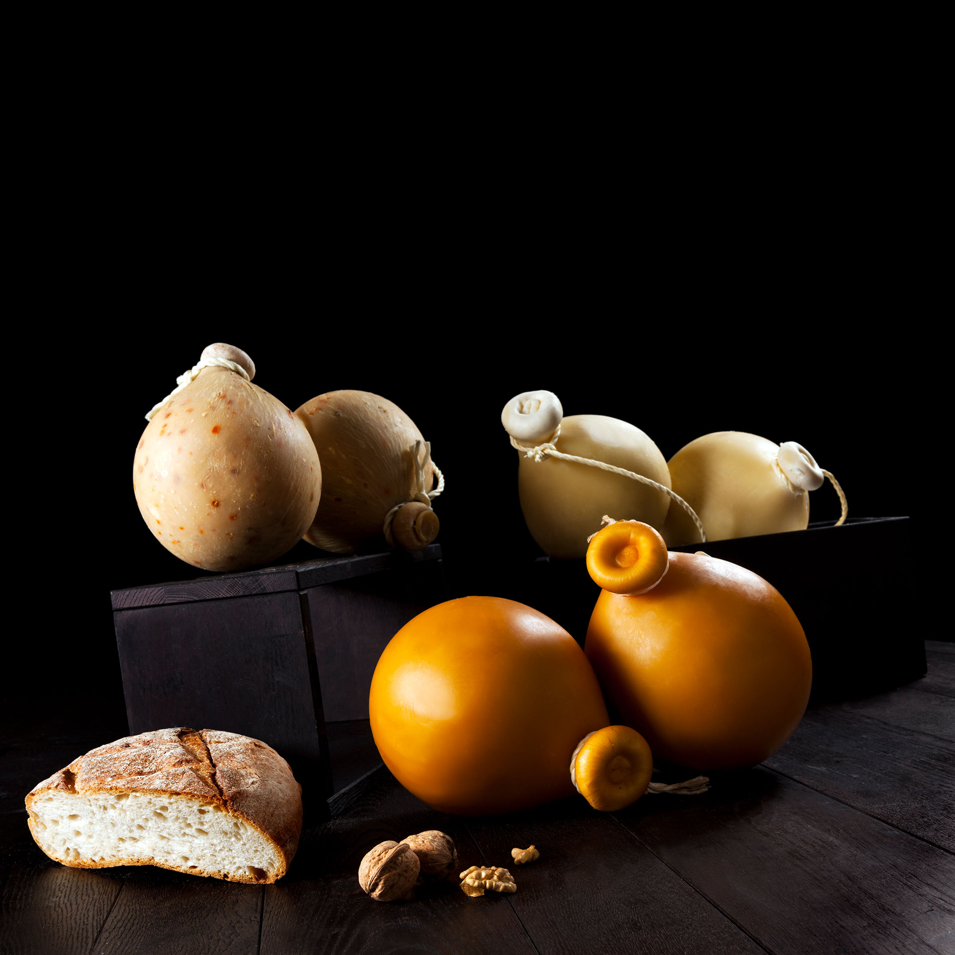 Selezione di formaggi pregiati fotografata per branding aziendale food e distribuzione gourmet Salfor.