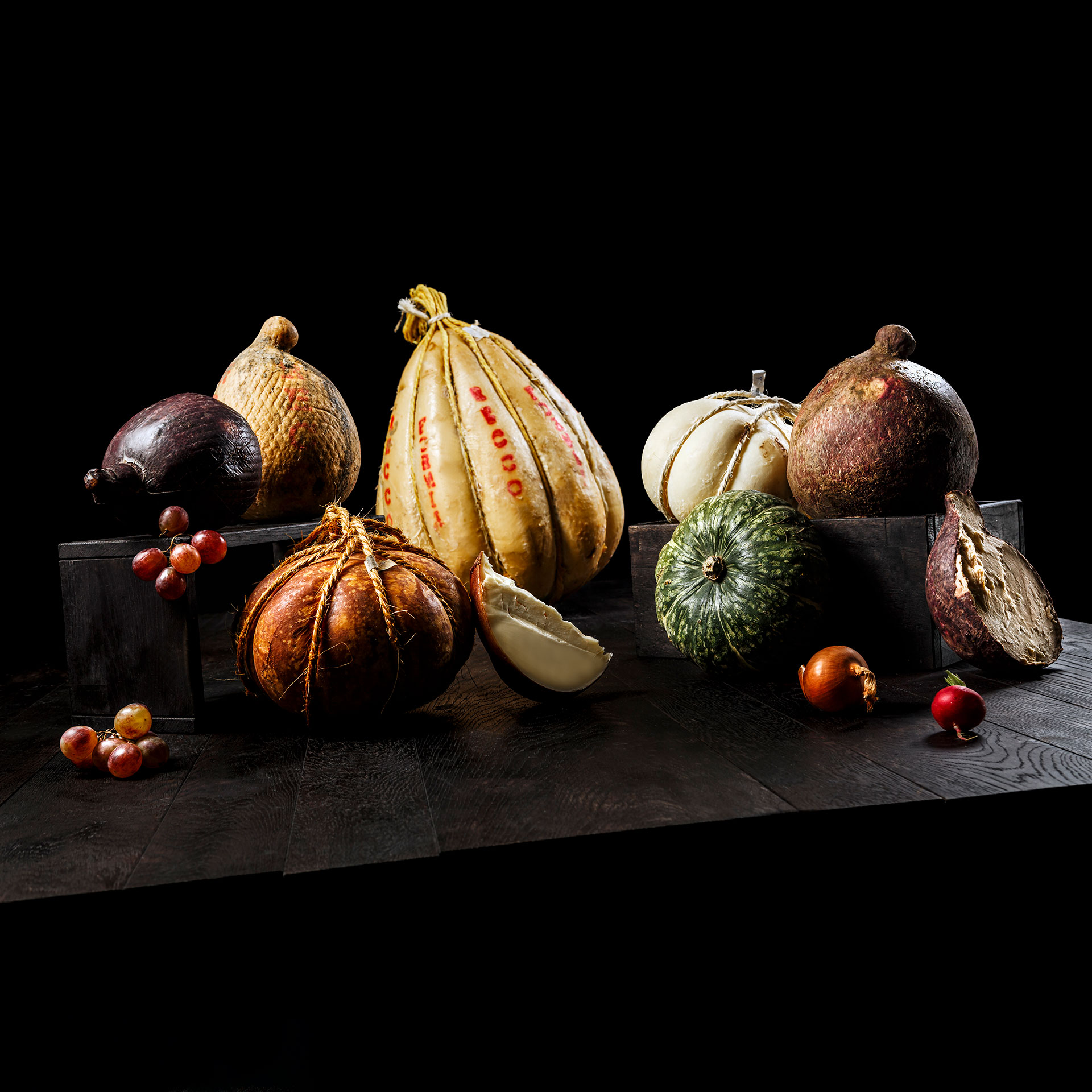 Foto professionale di formaggi internazionali selezionati per azienda specializzata nel food gourmet.
